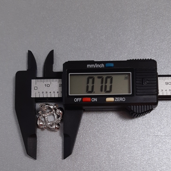 D’ Bello Accessories NWT Faux Pearl And CZ Cluster Silver Tone Pierced Earrings - Picture 4 of 4